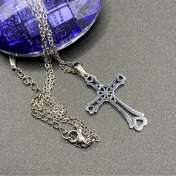 Stainless Steel Christian Cross On Chain Necklace - Picture 6 of 6